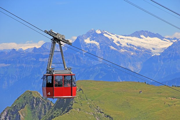 Gondelbahn, Stockhorn, Alpen, Schweiz. Von Schlierner - Adobe Photo Stock
